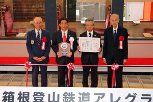 右から須田会長、府川取締役社長、鈴木専務取締役、久保副会長